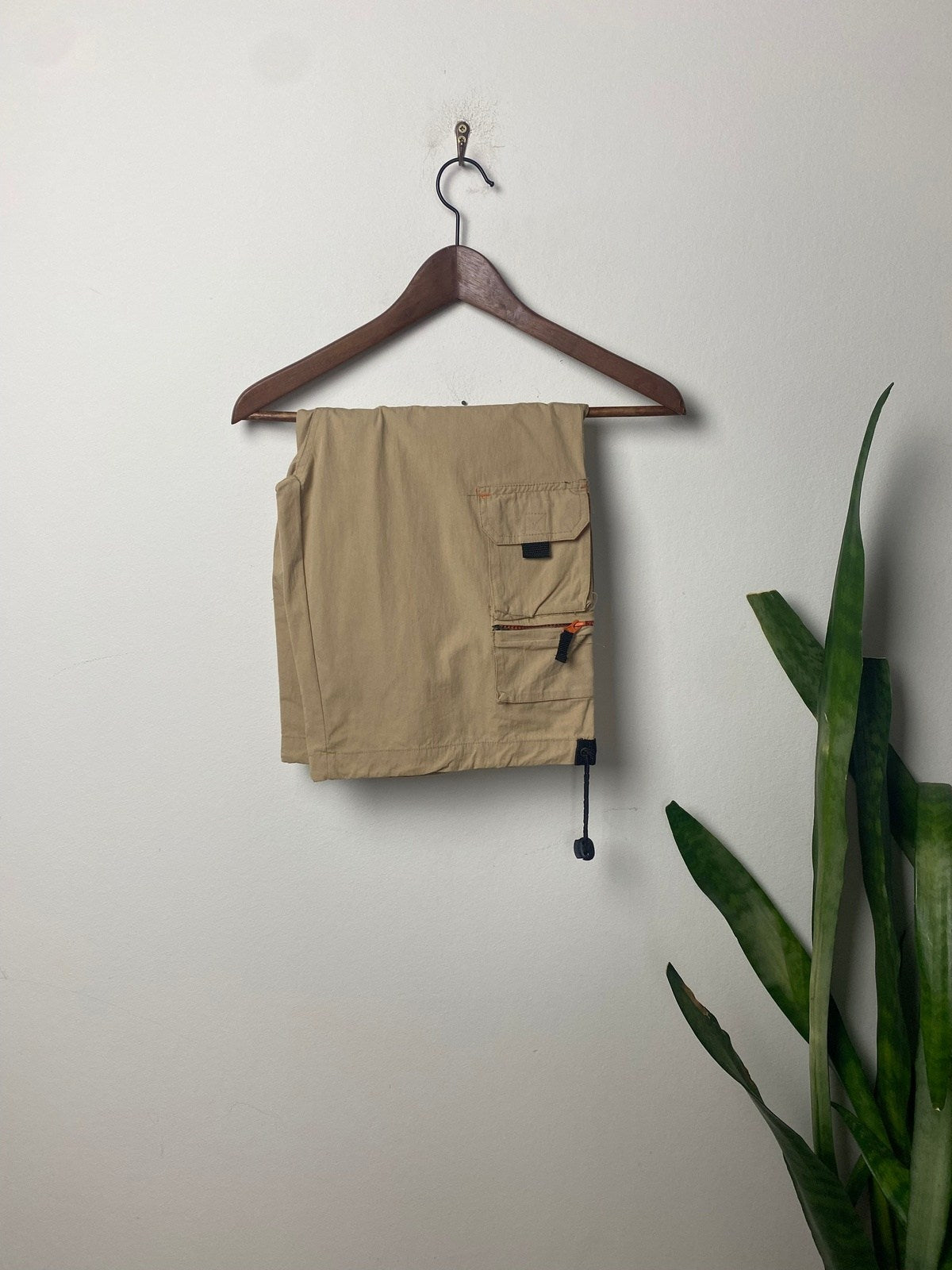 Abercrombie and Fitch Cargo Shorts Beige S - Kurze sommerliche Hose für Herren Vintage Klamotten, Secondhand Klamotten, Retro Mode, Nachhaltige Mode, Einzigartige Stücke, Zeitlose Mode, Umweltfreundliche Kleidung, Stilvolle Secondhand Mode, Hochwertige Vintage Kleidung