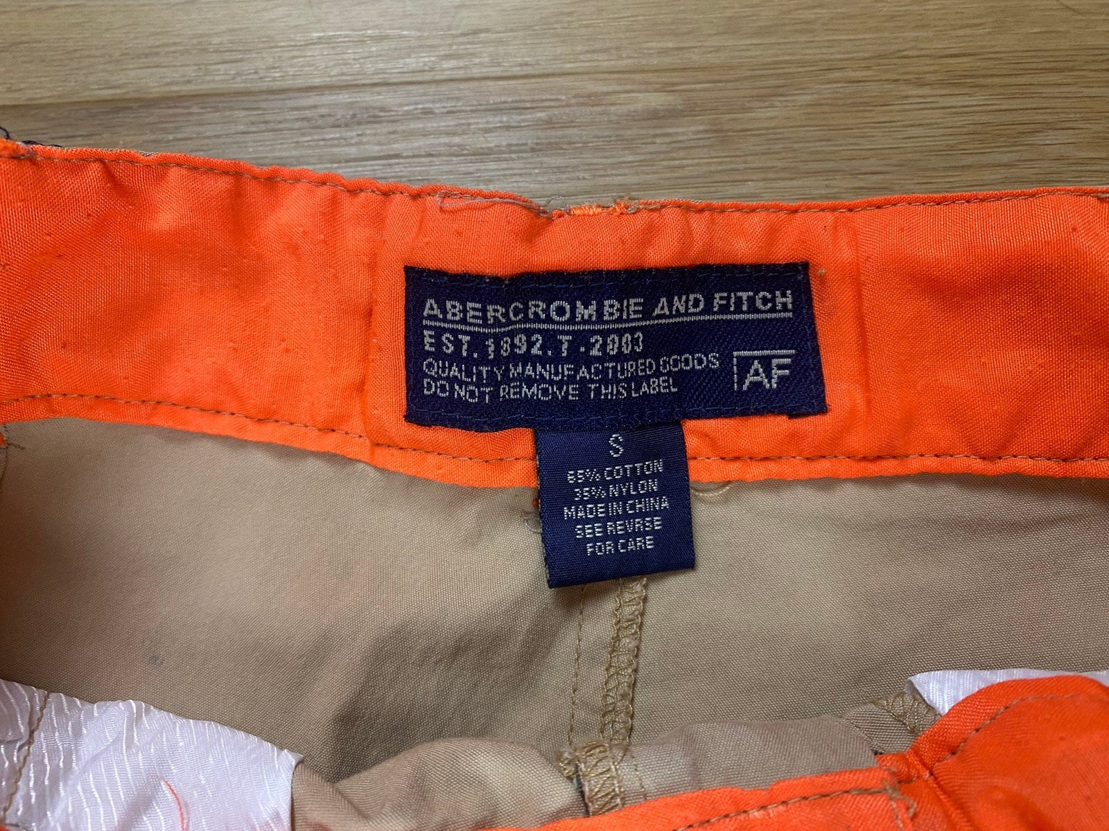 Abercrombie and Fitch Cargo Shorts Beige S - Kurze sommerliche Hose für Herren Vintage Klamotten, Secondhand Klamotten, Retro Mode, Nachhaltige Mode, Einzigartige Stücke, Zeitlose Mode, Umweltfreundliche Kleidung, Stilvolle Secondhand Mode, Hochwertige Vintage Kleidung