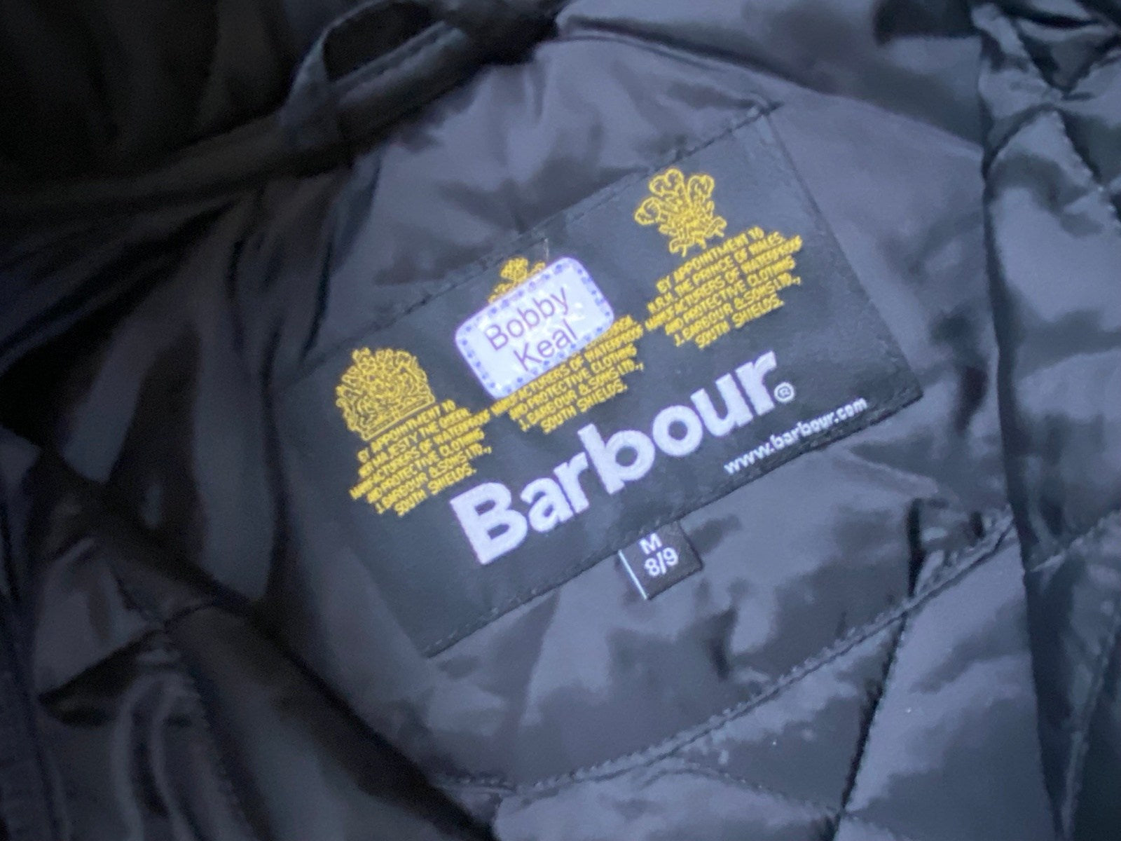 Barbour Dünne Puffer Daunen Weste Schwarz M - Stylische und Bequeme Weste Vintage Klamotten, Secondhand Klamotten, Retro Mode, Nachhaltige Mode, Einzigartige Stücke, Zeitlose Mode, Umweltfreundliche Kleidung, Stilvolle Secondhand Mode, Hochwertige Vintage Kleidung