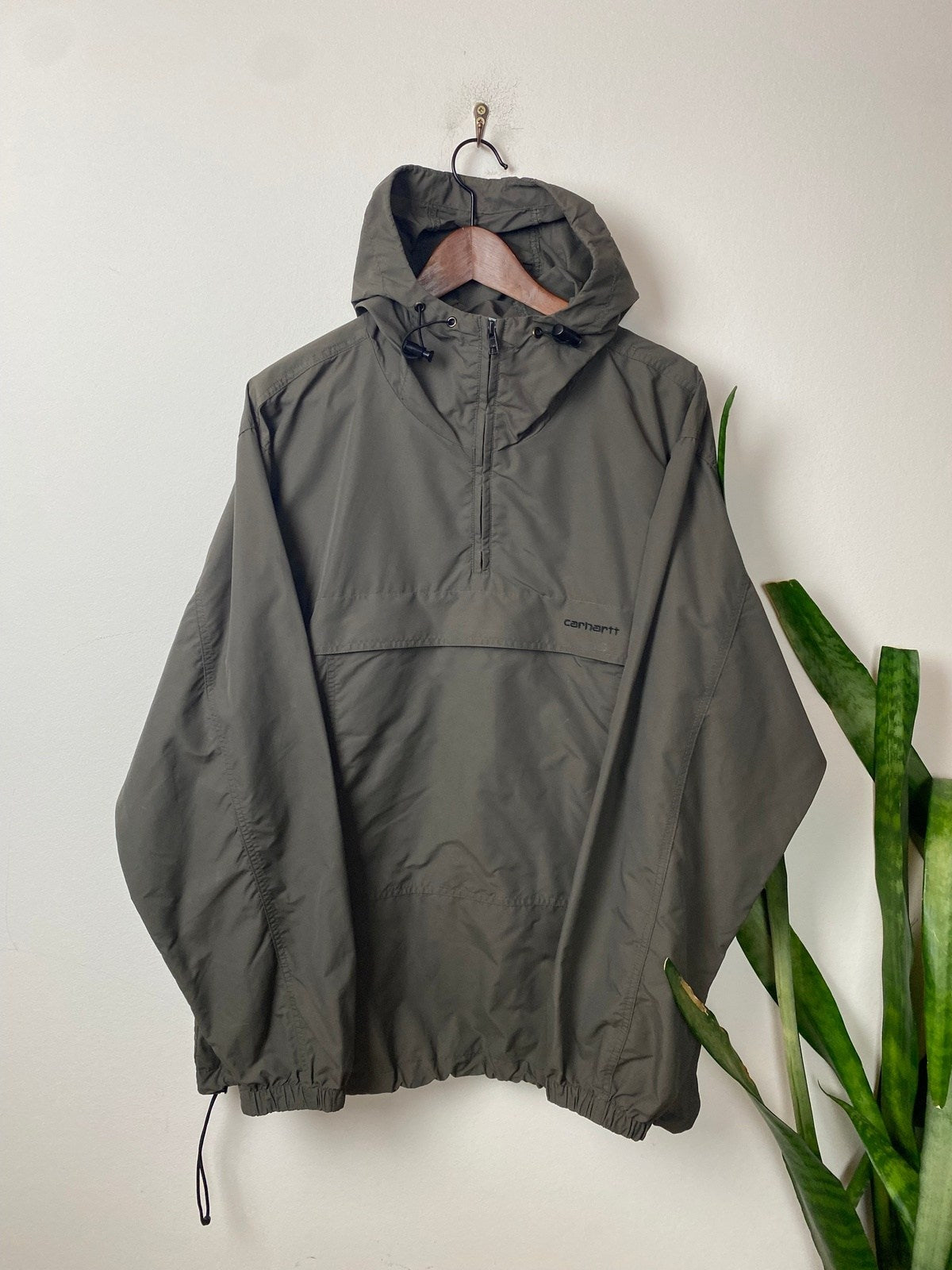 Carhartt Half-Zip Überziehjacke Grün XL - Robuste und Bequeme Jacke Vintage Klamotten, Secondhand Klamotten, Retro Mode, Nachhaltige Mode, Einzigartige Stücke, Zeitlose Mode, Umweltfreundliche Kleidung, Stilvolle Secondhand Mode, Hochwertige Vintage Kleidung