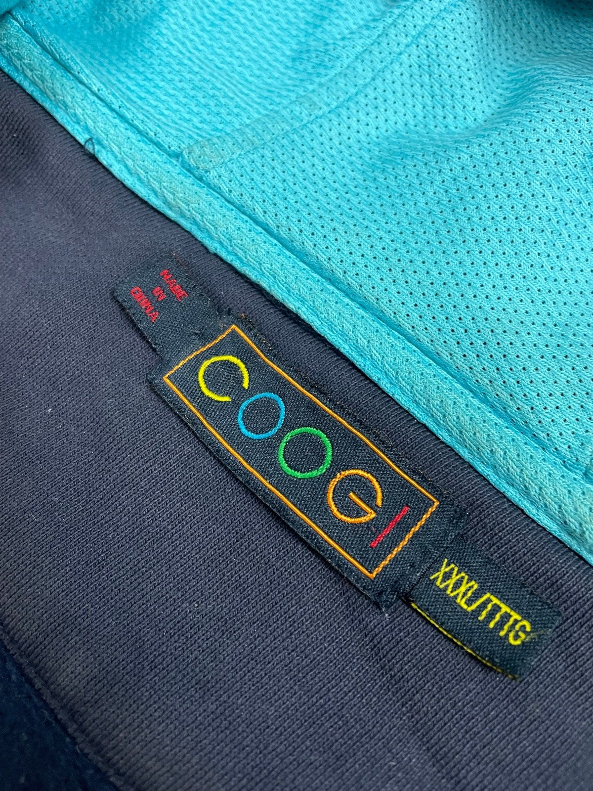 Coogi Kapuzenjacke Schwarz XXXL - Lockerer Stylischer Herren Hoodie Vintage Klamotten, Secondhand Klamotten, Retro Mode, Nachhaltige Mode, Einzigartige Stücke, Zeitlose Mode, Umweltfreundliche Kleidung, Stilvolle Secondhand Mode, Hochwertige Vintage Kleidung