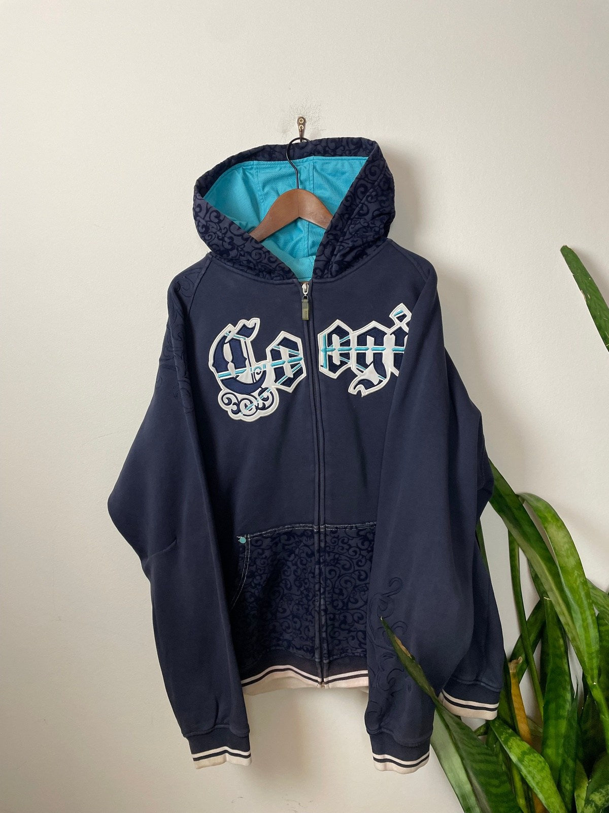 Coogi Kapuzenjacke Schwarz XXXL - Lockerer Stylischer Herren Hoodie Vintage Klamotten, Secondhand Klamotten, Retro Mode, Nachhaltige Mode, Einzigartige Stücke, Zeitlose Mode, Umweltfreundliche Kleidung, Stilvolle Secondhand Mode, Hochwertige Vintage Kleidung