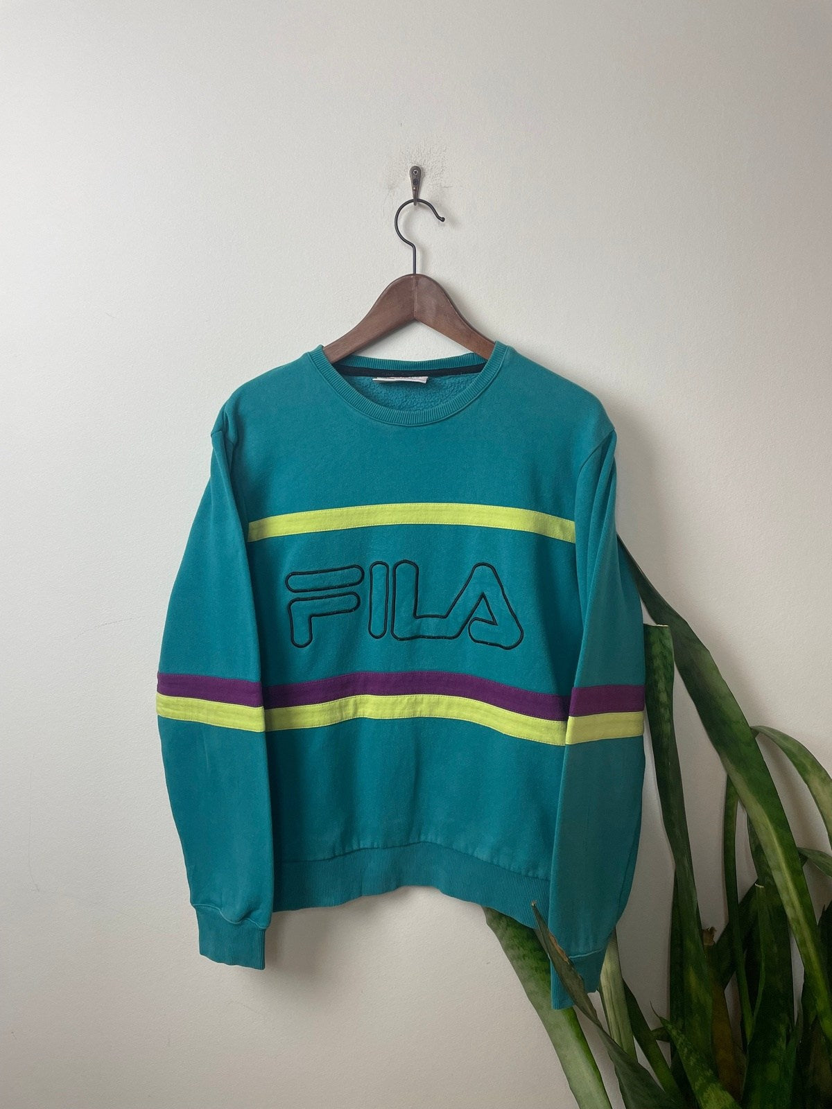 FILA Sweater Blau S - Lockerer und bequemer Herren Pullover Vintage Klamotten, Secondhand Klamotten, Retro Mode, Nachhaltige Mode, Einzigartige Stücke, Zeitlose Mode, Umweltfreundliche Kleidung, Stilvolle Secondhand Mode, Hochwertige Vintage Kleidung