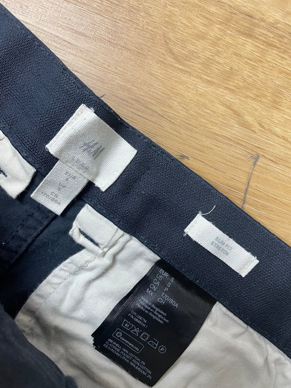 H&M Shorts Kurze Hose Slim Fit Stretch Schwarz S - Stylische und Bequeme Shorts Vintage Klamotten, Secondhand Klamotten, Retro Mode, Nachhaltige Mode, Einzigartige Stücke, Zeitlose Mode, Umweltfreundliche Kleidung, Stilvolle Secondhand Mode, Hochwertige Vintage Kleidung