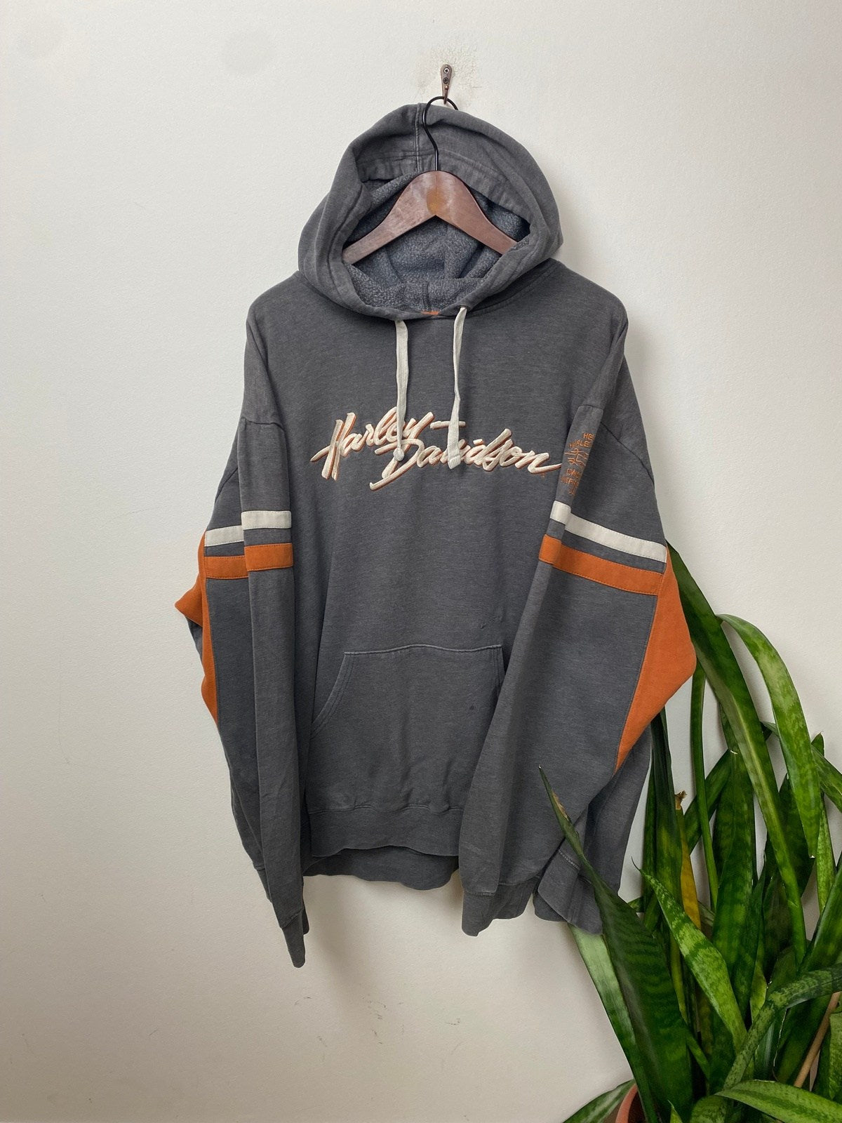 Harley Davidson Hoodie Grau XXXL - Stylischer und Bequemer Hoodie Vintage Klamotten, Secondhand Klamotten, Retro Mode, Nachhaltige Mode, Einzigartige Stücke, Zeitlose Mode, Umweltfreundliche Kleidung, Stilvolle Secondhand Mode, Hochwertige Vintage Kleidung