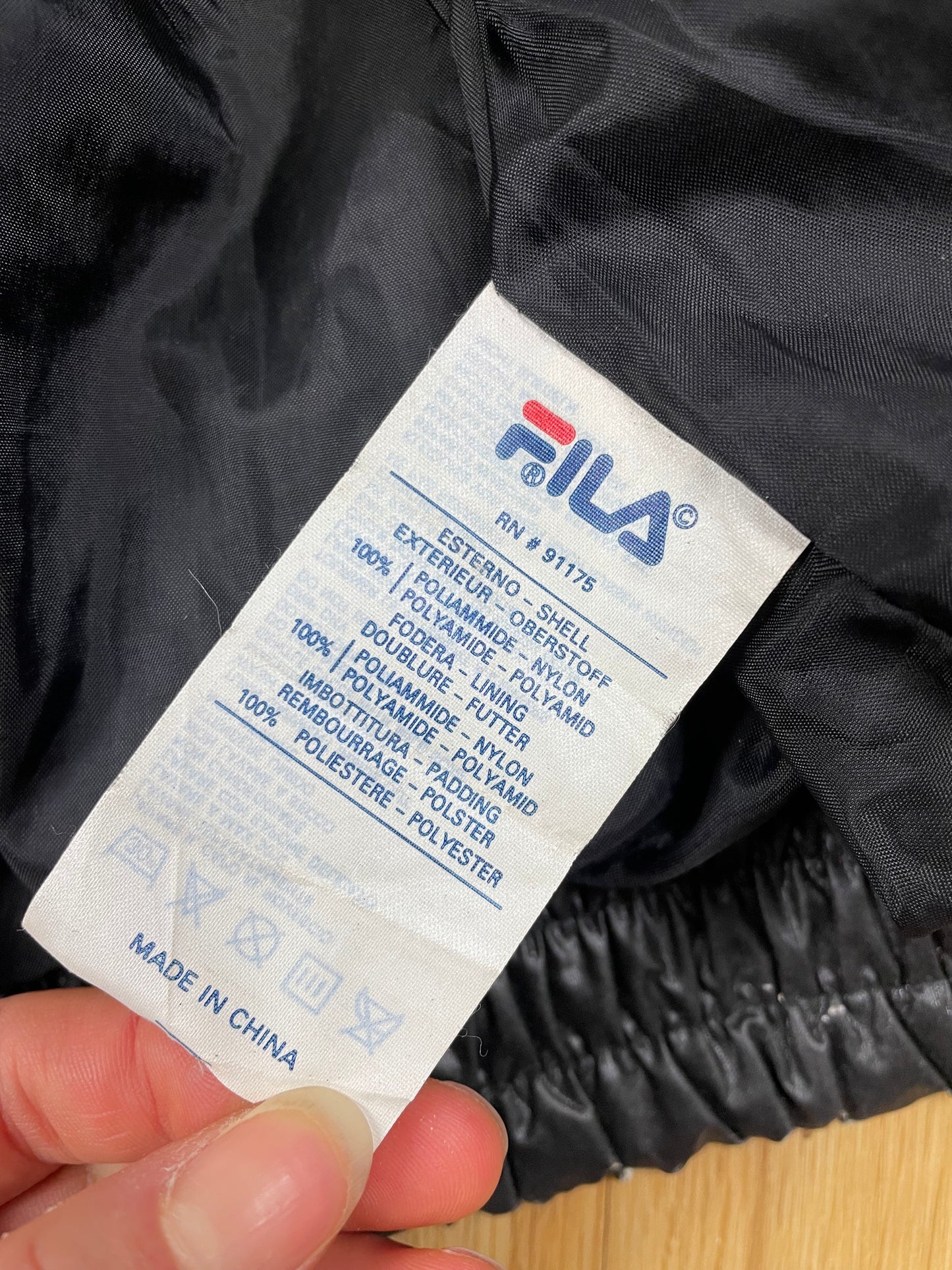 Vintage FILA Puffer Jacket Schwarz L - Basic Herren Jacke