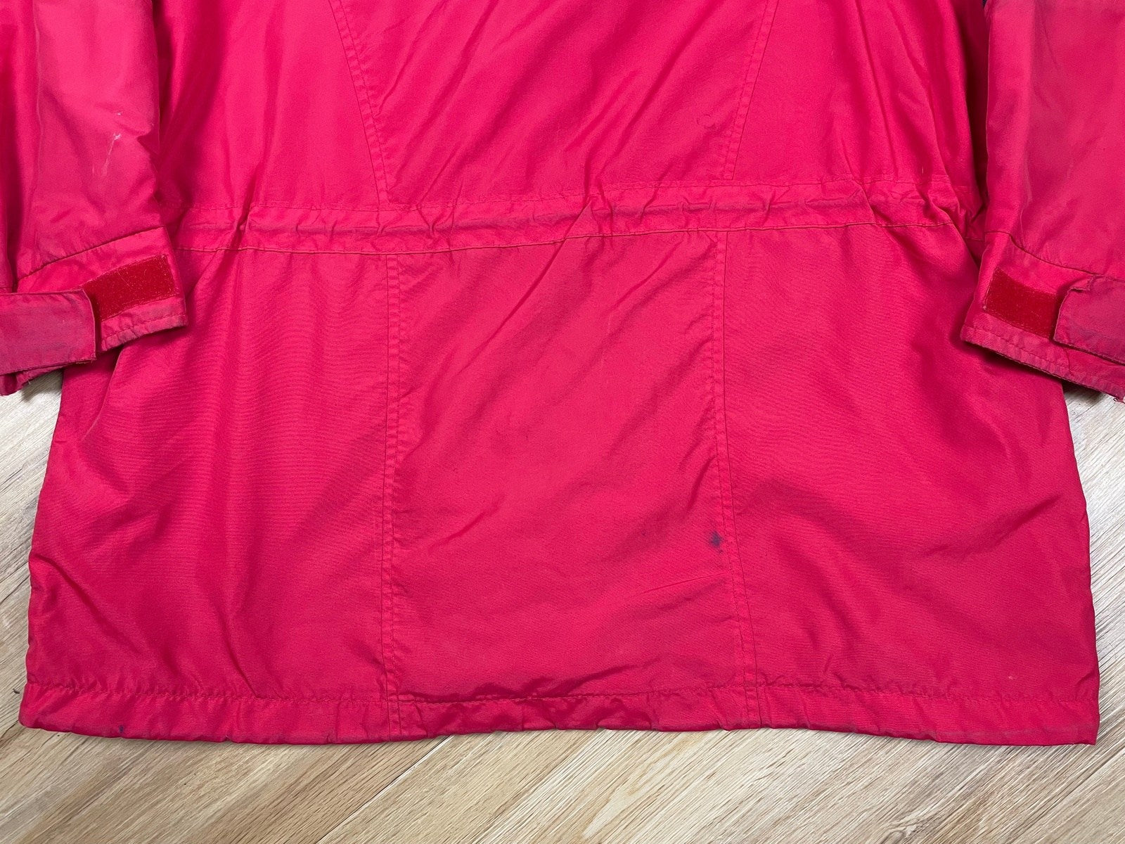 Vintage Columbia Double Whammy Regenjacke/Skijacke Rot XL - Funktionale und Bequeme Jacke Vintage Klamotten, Secondhand Klamotten, Retro Mode, Nachhaltige Mode, Einzigartige Stücke, Zeitlose Mode, Umweltfreundliche Kleidung, Stilvolle Secondhand Mode, Hochwertige Vintage Kleidung