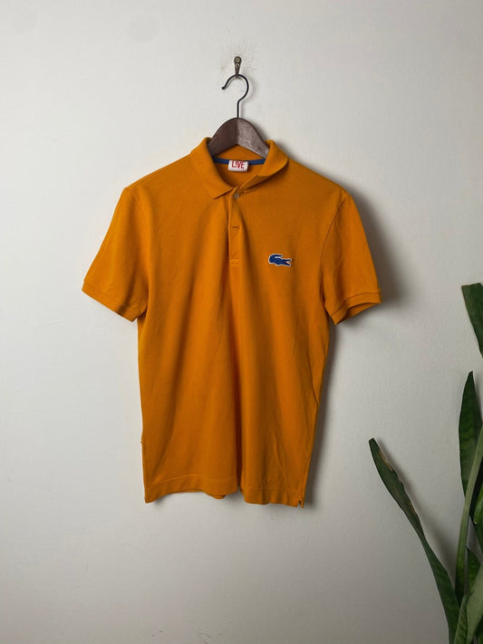 Lacoste Live Poloshirt Orange S - Klassisches und Bequemes Poloshirt Vintage Klamotten, Secondhand Klamotten, Retro Mode, Nachhaltige Mode, Einzigartige Stücke, Zeitlose Mode, Umweltfreundliche Kleidung, Stilvolle Secondhand Mode, Hochwertige Vintage Kleidung