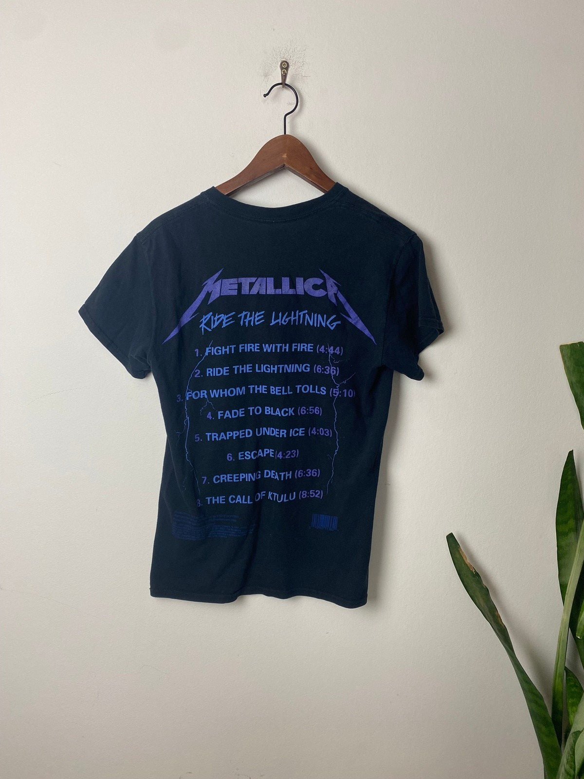 Metallica T-Shirt Schwarz S - Rockiges und Bequemes T-Shirt Vintage Klamotten, Secondhand Klamotten, Retro Mode, Nachhaltige Mode, Einzigartige Stücke, Zeitlose Mode, Umweltfreundliche Kleidung, Stilvolle Secondhand Mode, Hochwertige Vintage Kleidung