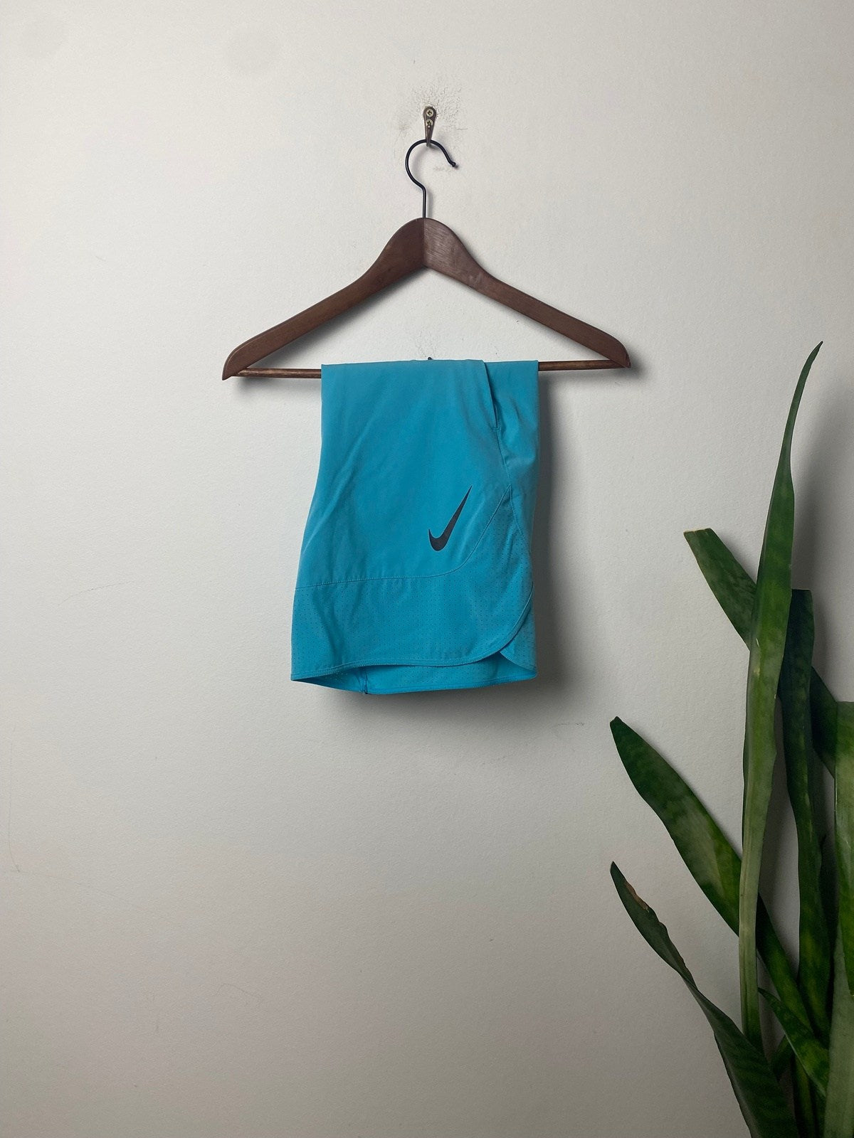 Nike Sporthose Kurze Hose Shorts Türkis S - Stylische und Bequeme Sporthose Vintage Klamotten, Secondhand Klamotten, Retro Mode, Nachhaltige Mode, Einzigartige Stücke, Zeitlose Mode, Umweltfreundliche Kleidung, Stilvolle Secondhand Mode, Hochwertige Vintage Kleidung