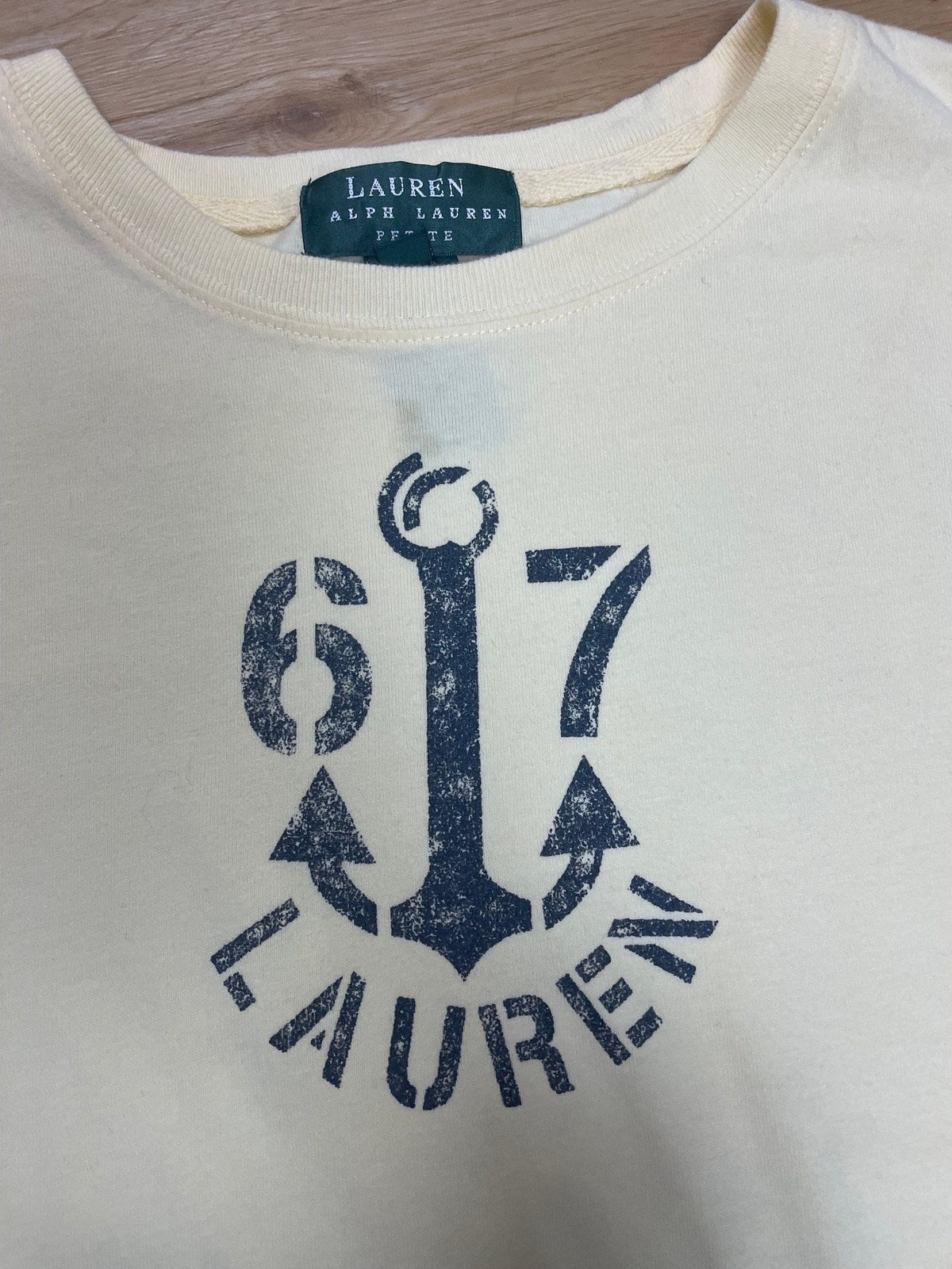 Ralph Lauren T-Shirt Gelb S - Klassisches und Bequemes T-Shirt Vintage Klamotten, Secondhand Klamotten, Retro Mode, Nachhaltige Mode, Einzigartige Stücke, Zeitlose Mode, Umweltfreundliche Kleidung, Stilvolle Secondhand Mode, Hochwertige Vintage Kleidung