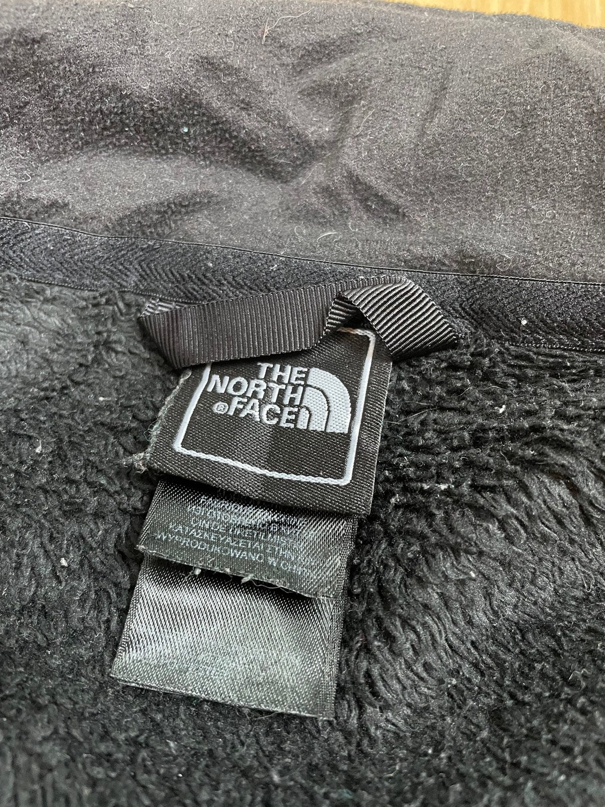 The North Face Fleecejacke Schwarz S - Leichte und bequeme Damen Jacke Vintage Klamotten, Secondhand Klamotten, Retro Mode, Nachhaltige Mode, Einzigartige Stücke, Zeitlose Mode, Umweltfreundliche Kleidung, Stilvolle Secondhand Mode, Hochwertige Vintage Kleidung