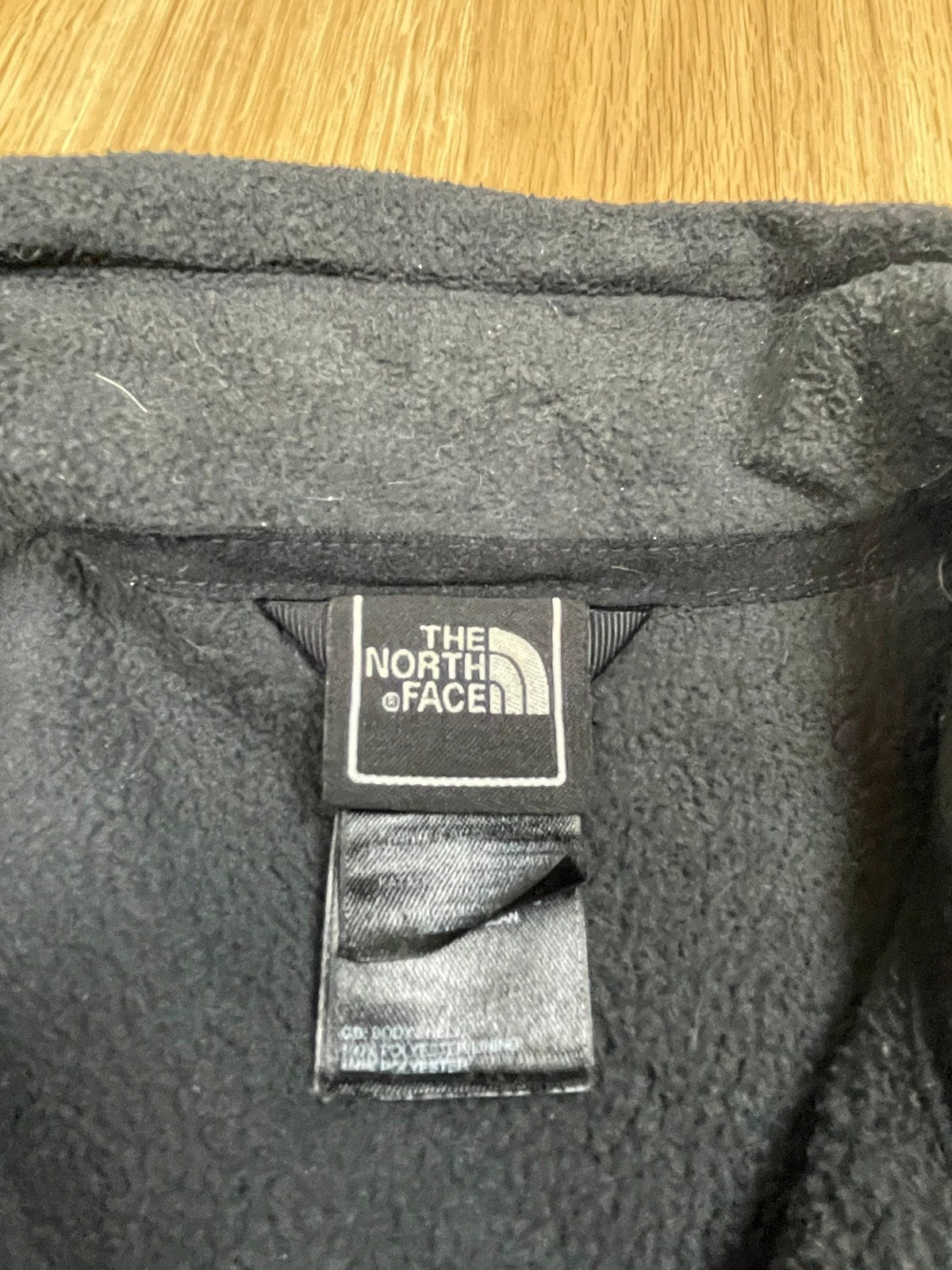 The North Face Fleecejacke Schwarz XS - Leichte Basic Damen Jacke Vintage Klamotten, Secondhand Klamotten, Retro Mode, Nachhaltige Mode, Einzigartige Stücke, Zeitlose Mode, Umweltfreundliche Kleidung, Stilvolle Secondhand Mode, Hochwertige Vintage Kleidung