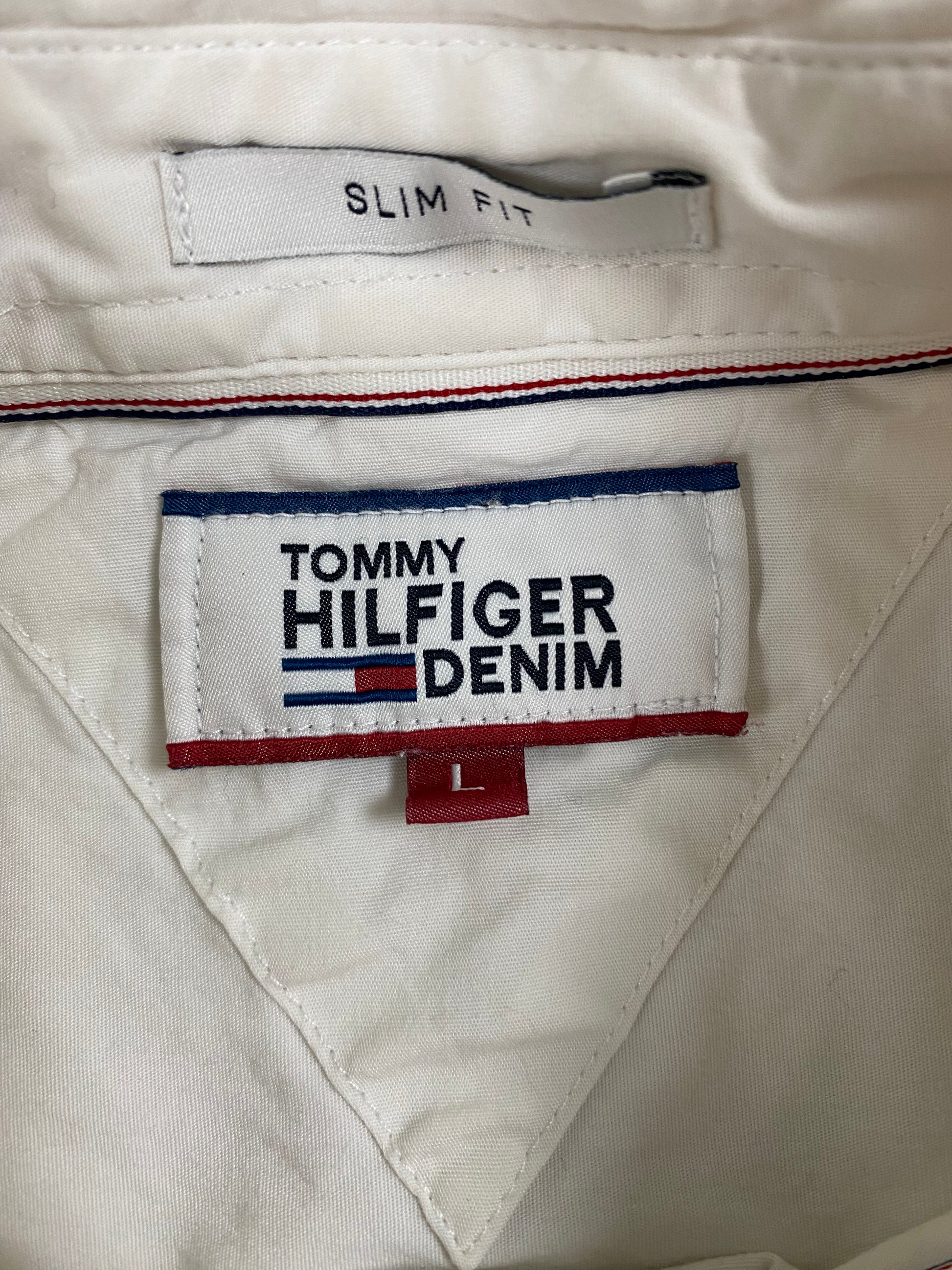 Tommy Hilfiger Denim Hemd Weiß M/L - Slim Fit Damen Bluse Vintage Klamotten, Secondhand Klamotten, Retro Mode, Nachhaltige Mode, Einzigartige Stücke, Zeitlose Mode, Umweltfreundliche Kleidung, Stilvolle Secondhand Mode, Hochwertige Vintage Kleidung