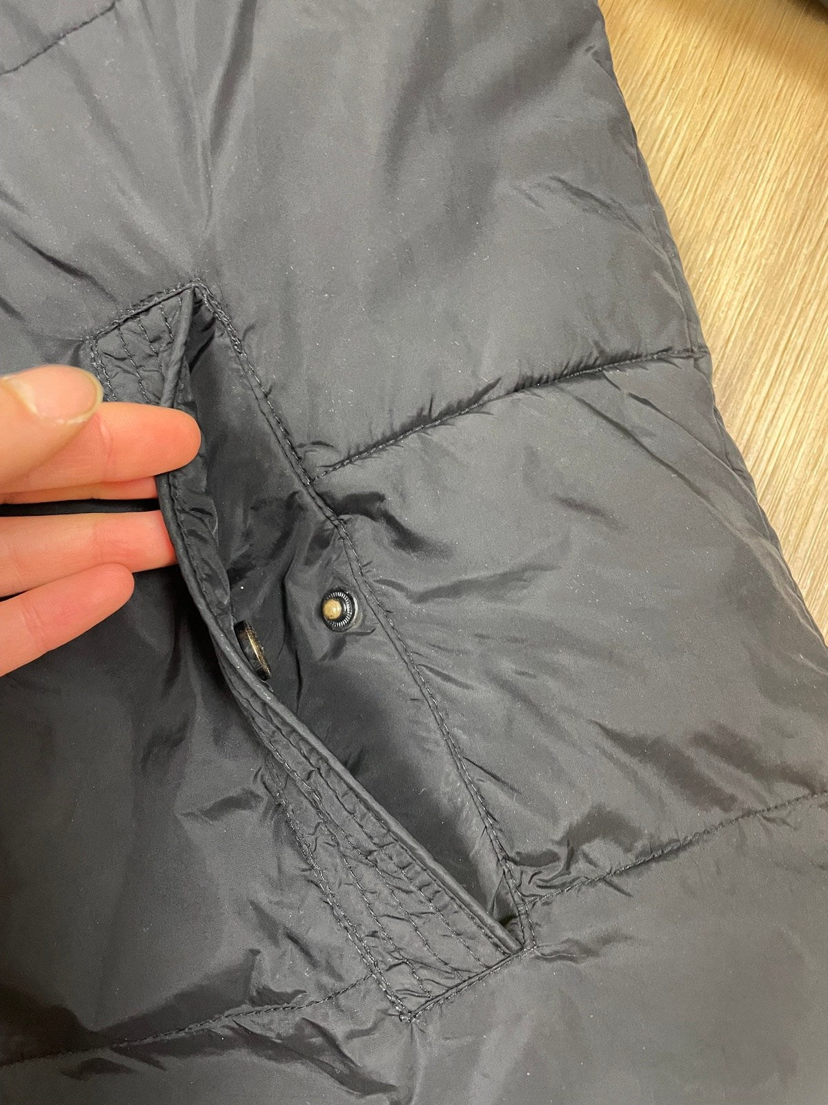 Tommy Hilfiger Puffer Jacke Schwarz L - Dicke schlichte Herren Winterjacke Vintage Klamotten, Secondhand Klamotten, Retro Mode, Nachhaltige Mode, Einzigartige Stücke, Zeitlose Mode, Umweltfreundliche Kleidung, Stilvolle Secondhand Mode, Hochwertige Vintage Kleidung