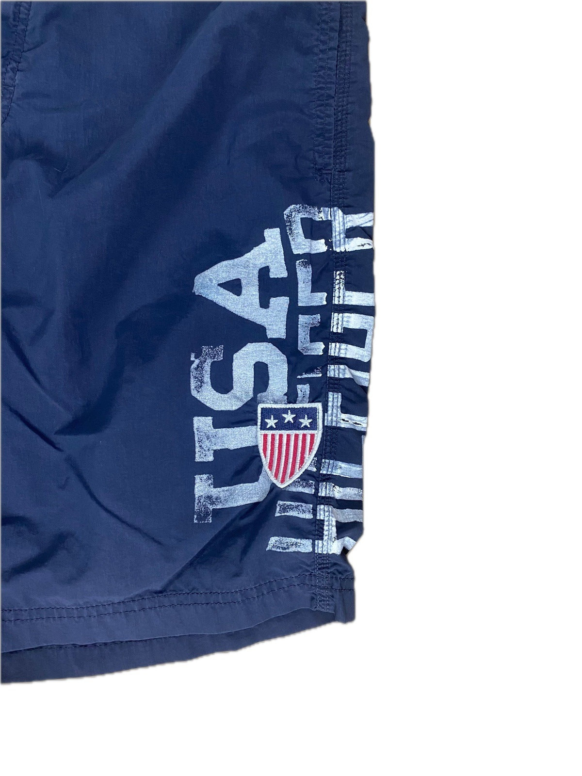 Tommy Hilfiger USA Badehose Shorts Dunkelblau L - Robuste und Komfortable Badehose Vintage Klamotten, Secondhand Klamotten, Retro Mode, Nachhaltige Mode, Einzigartige Stücke, Zeitlose Mode, Umweltfreundliche Kleidung, Stilvolle Secondhand Mode, Hochwertige Vintage Kleidung