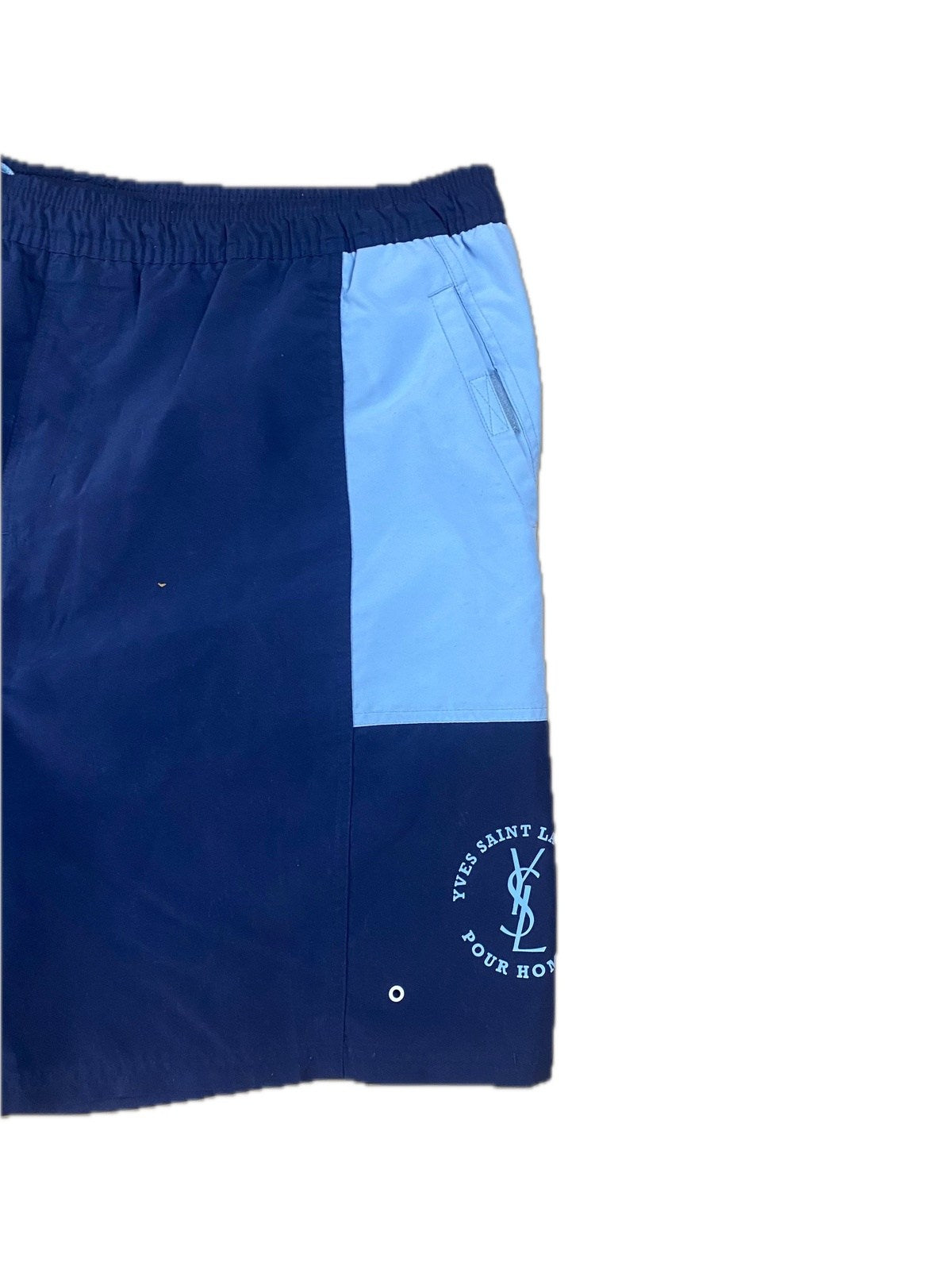 Yves Saint Laurent Badehose Blau M - Leichte Herren YSL Swimwear Vintage Klamotten, Secondhand Klamotten, Retro Mode, Nachhaltige Mode, Einzigartige Stücke, Zeitlose Mode, Umweltfreundliche Kleidung, Stilvolle Secondhand Mode, Hochwertige Vintage Kleidung