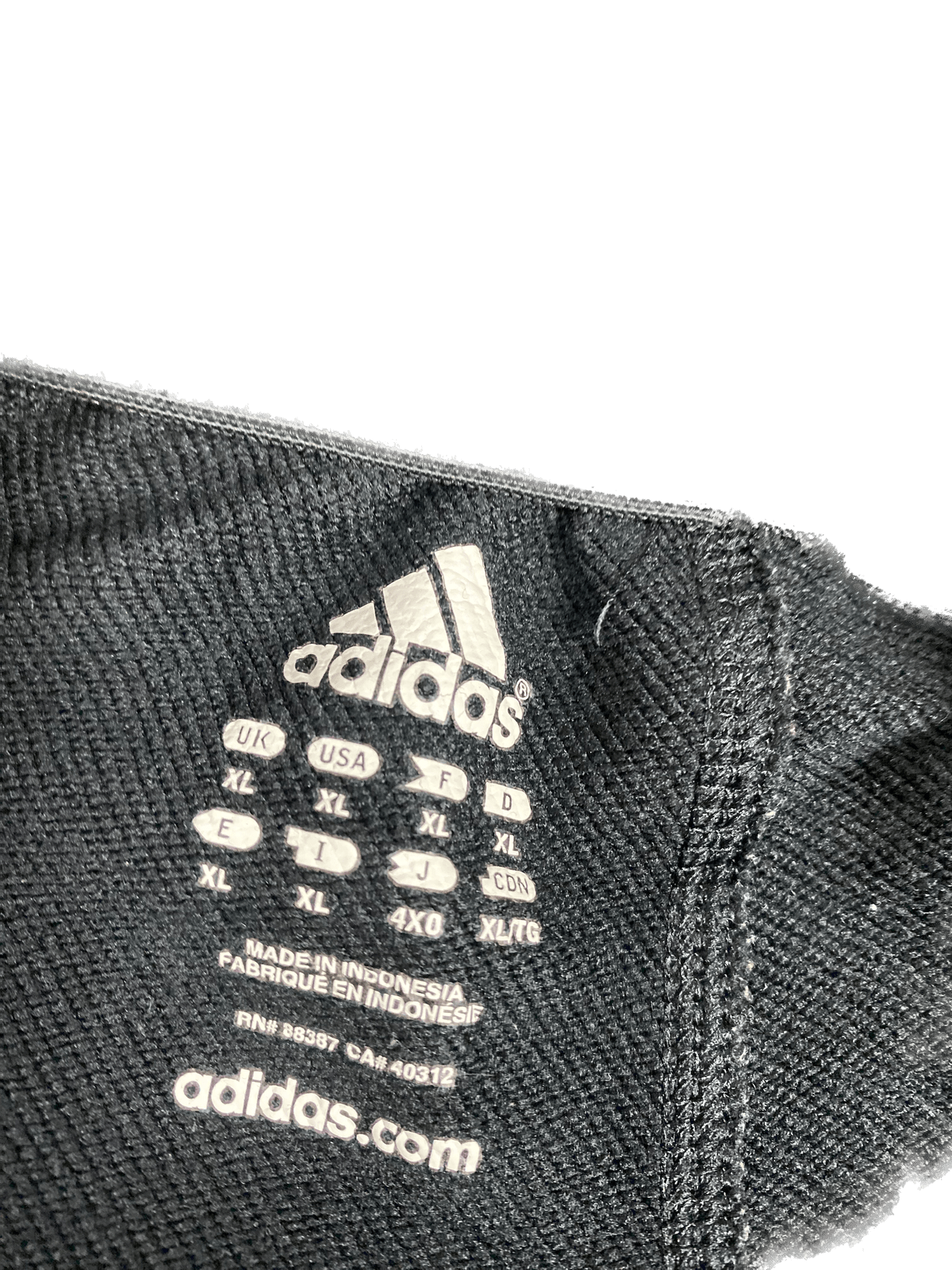 Adidas Jogginghose Schwarz XL - Bequeme und Funktionale Jogginghose Vintage Klamotten, Secondhand Klamotten, Retro Mode, Nachhaltige Mode, Einzigartige Stücke, Zeitlose Mode, Umweltfreundliche Kleidung, Stilvolle Secondhand Mode, Hochwertige Vintage Kleidung