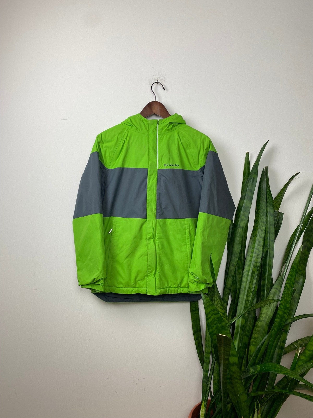 Columbia Regenjacke Grün S - Funktionale und Wetterfeste Jacke Vintage Klamotten, Secondhand Klamotten, Retro Mode, Nachhaltige Mode, Einzigartige Stücke, Zeitlose Mode, Umweltfreundliche Kleidung, Stilvolle Secondhand Mode, Hochwertige Vintage Kleidung