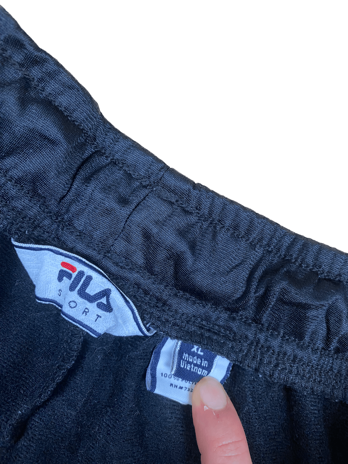 Fila Jogginghose Schwarz XL - Bequeme und Funktionale Jogginghose Vintage Klamotten, Secondhand Klamotten, Retro Mode, Nachhaltige Mode, Einzigartige Stücke, Zeitlose Mode, Umweltfreundliche Kleidung, Stilvolle Secondhand Mode, Hochwertige Vintage Kleidung