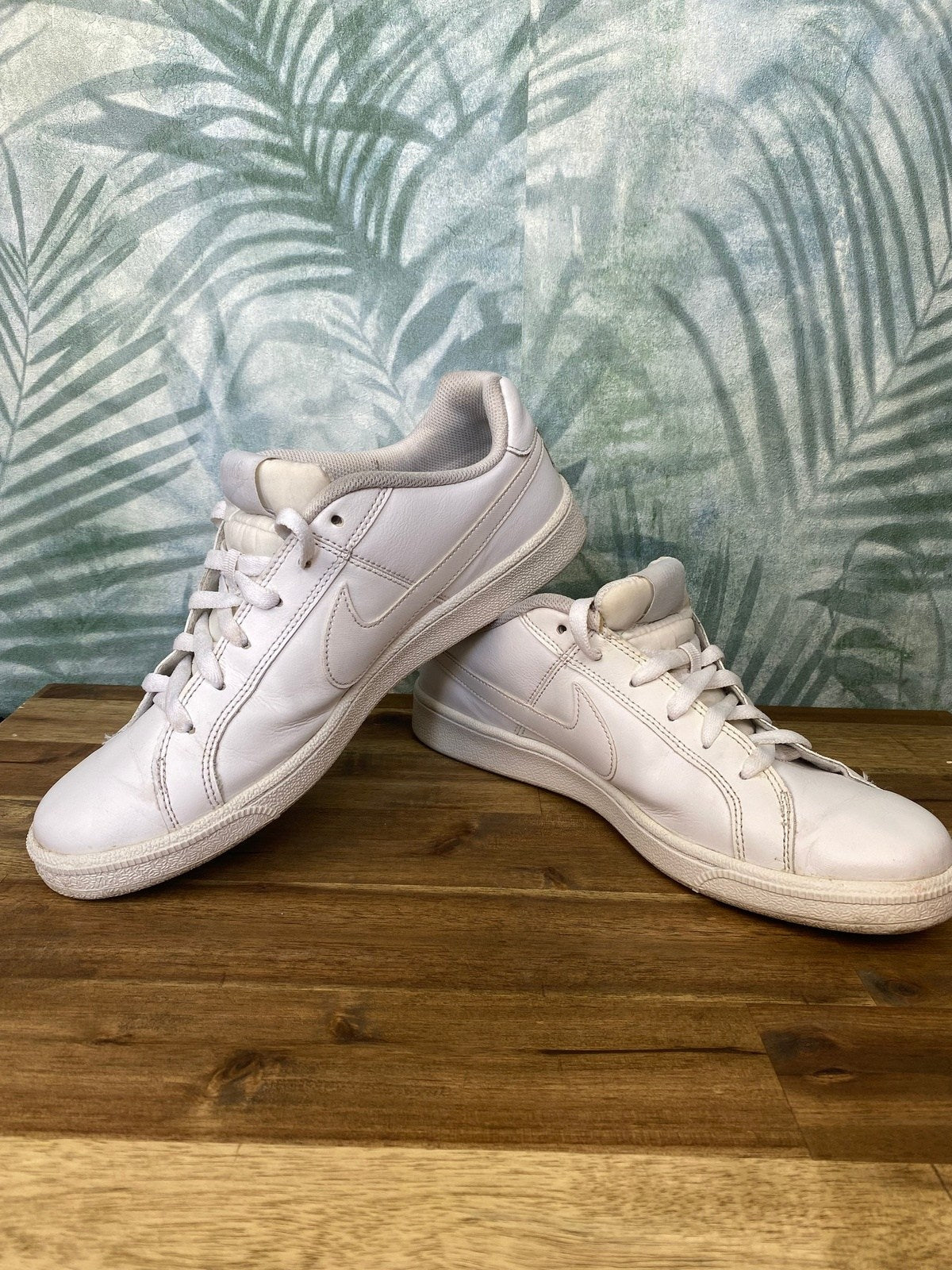 Nike Court Royale Schuhe Weiß Gr. 44 - Stylische und Bequeme Sneaker Vintage Klamotten, Secondhand Klamotten, Retro Mode, Nachhaltige Mode, Einzigartige Stücke, Zeitlose Mode, Umweltfreundliche Kleidung, Stilvolle Secondhand Mode, Hochwertige Vintage Kleidung