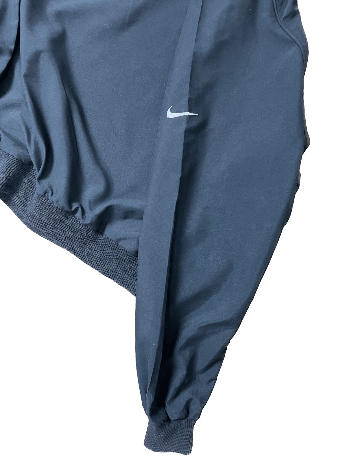 Nike Sweater Schwarz L - Klassischer und Bequemer Sweater Vintage Klamotten, Secondhand Klamotten, Retro Mode, Nachhaltige Mode, Einzigartige Stücke, Zeitlose Mode, Umweltfreundliche Kleidung, Stilvolle Secondhand Mode, Hochwertige Vintage Kleidung