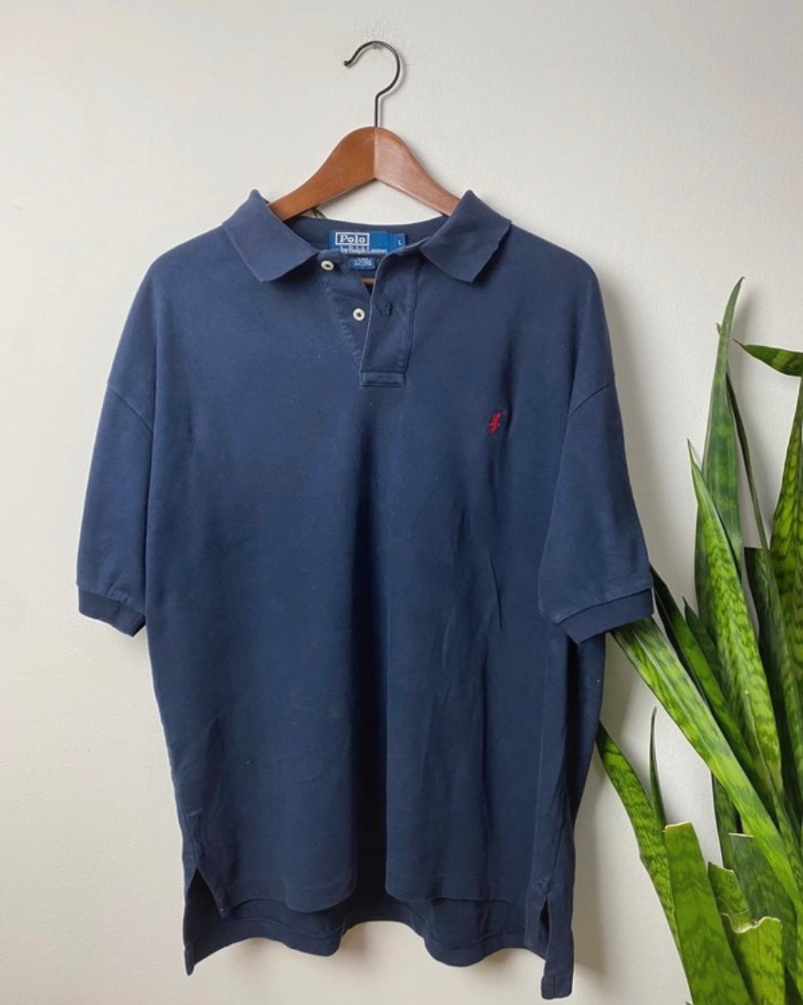 Ralph Lauren Polo-Shirt Vintage Klamotten, Secondhand Klamotten, Retro Mode, Nachhaltige Mode, Einzigartige Stücke, Zeitlose Mode, Umweltfreundliche Kleidung, Stilvolle Secondhand Mode, Hochwertige Vintage Kleidung