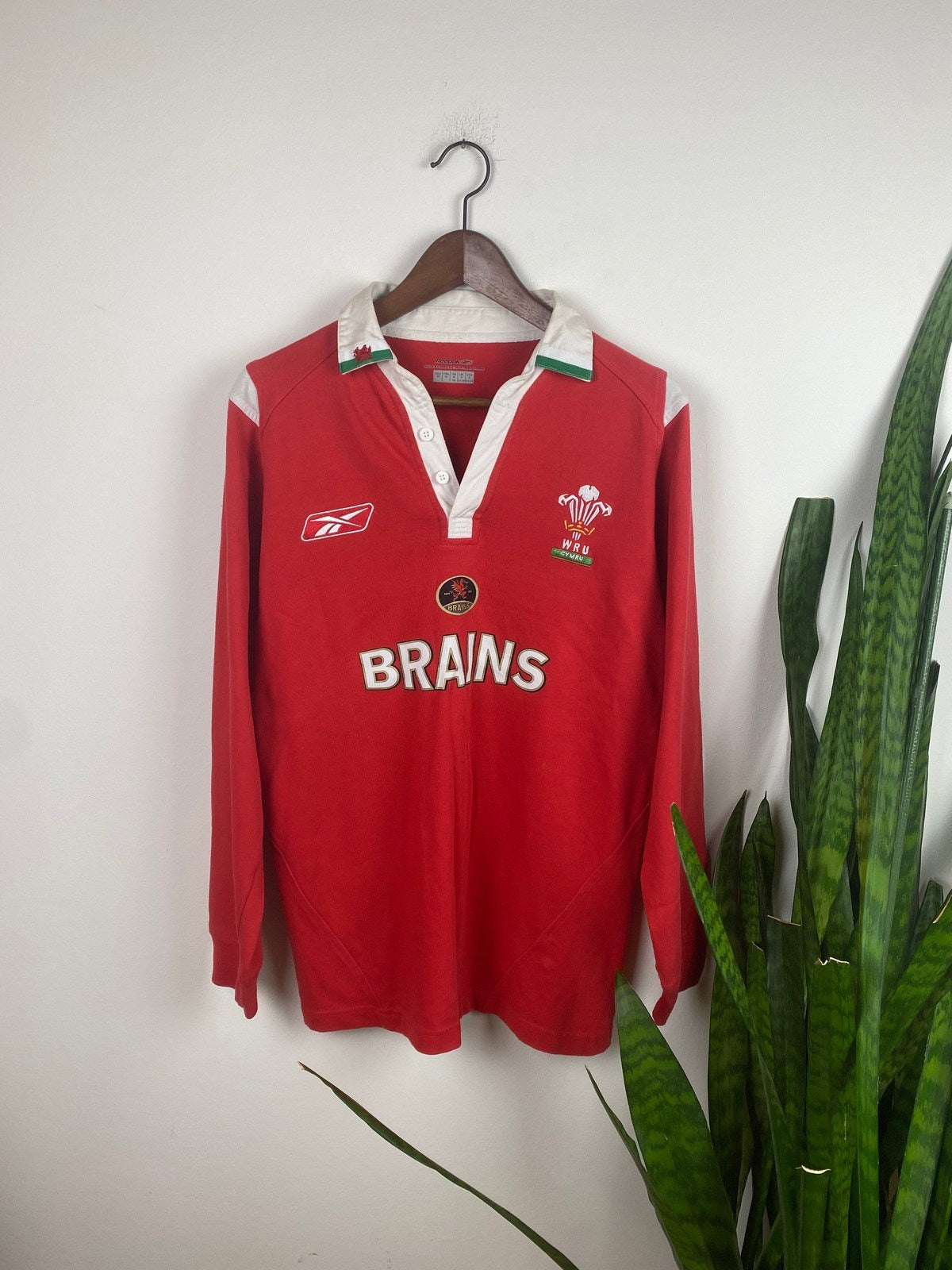 Reebok Longsleeve Polo Sweater Rot M - Klassischer und Bequemer Sweater Vintage Klamotten, Secondhand Klamotten, Retro Mode, Nachhaltige Mode, Einzigartige Stücke, Zeitlose Mode, Umweltfreundliche Kleidung, Stilvolle Secondhand Mode, Hochwertige Vintage Kleidung