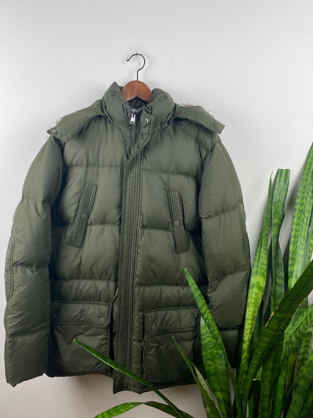 Tommy Hilfiger Dicke Winterjacke Khaki/Olivgrün L - Schlichte Herren Jacke Vintage Klamotten, Secondhand Klamotten, Retro Mode, Nachhaltige Mode, Einzigartige Stücke, Zeitlose Mode, Umweltfreundliche Kleidung, Stilvolle Secondhand Mode, Hochwertige Vintage Kleidung