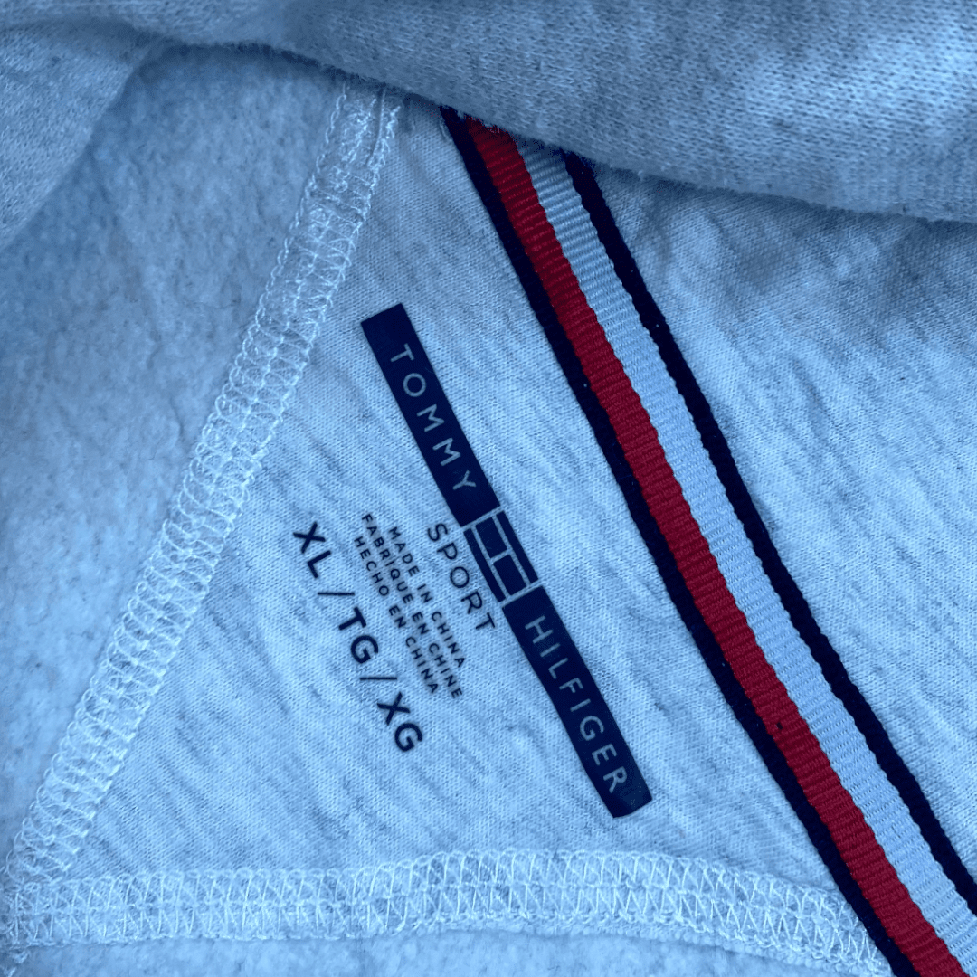 Tommy Hilfiger Hoodie Grau XL - Stylischer und Bequemer Hoodie Vintage Klamotten, Secondhand Klamotten, Retro Mode, Nachhaltige Mode, Einzigartige Stücke, Zeitlose Mode, Umweltfreundliche Kleidung, Stilvolle Secondhand Mode, Hochwertige Vintage Kleidung